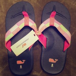 Vineyard vines flip flops never worn